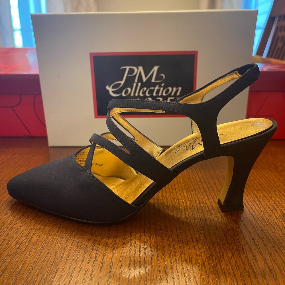 JM Collection Navy heels - Picture 2 of 3